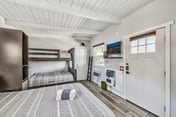 WWM 10 · 10 Family Adventure bunk suite, explore, relax