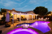 Relaxing Desert Escape for Friends and Families.