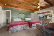 Family Sierra Cabin for 4 near Topaz Lake, Yosemite 2 Queens, Kitchen + Tub