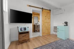 WWM 4 · 4 E. Sierra's base camp 2 Bed Suite, wifi WWM 4