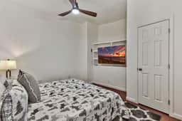 Zephyr Cove first level 1 Bed: close to everything bike, ski, swim!