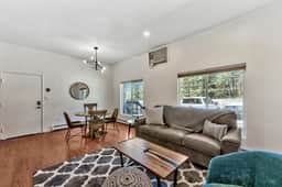 Zephyr Cove first level 1 Bed: close to everything bike, ski, swim!