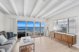 Ocean views, listen to waves, stroll to main beach SH 2