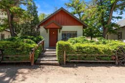 Comfortable cabin for two with full kitchen and a freshly updated bathroom, near Topaz Lake