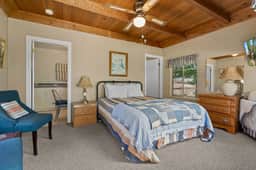 Comfortable cabin for two with full kitchen and a freshly updated bathroom, near Topaz Lake