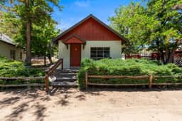 Family Sierra Cabin for 4 near Topaz Lake, Yosemite 2 Queens, Kitchen + Tub