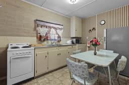 Family Sierra Cabin for 4 near Topaz Lake, Yosemite 2 Queens, Kitchen + Tub