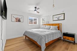 Private Eastern Sierra Home on Hwy 395, King Bed