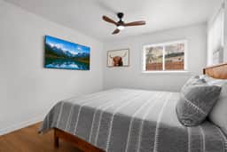 Private Eastern Sierra Home on Hwy 395, King Bed