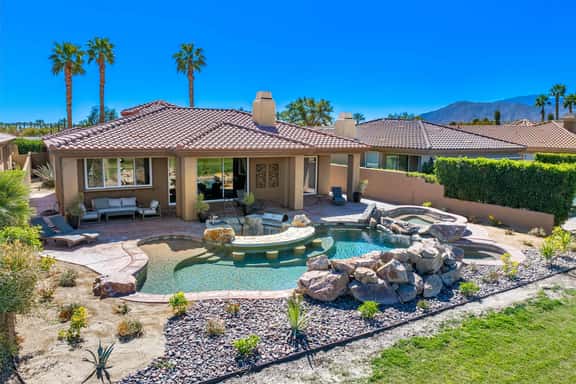 Golf Lovers' Haven: Luxury Living in the Heart of PGA West! - Image 1