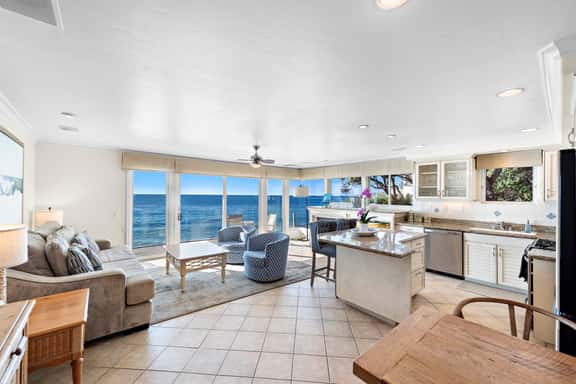 3 Unobstructed ocean view direct beach access! Oceanfront Villa with a Spectacular View (C) - Image 1