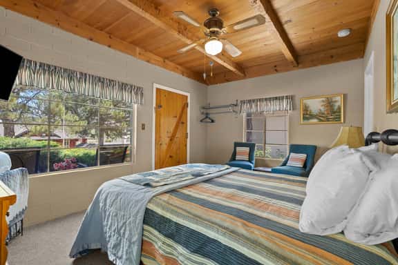 Comfortable cabin for two with full kitchen and a freshly updated bathroom, near Topaz Lake - Image 1