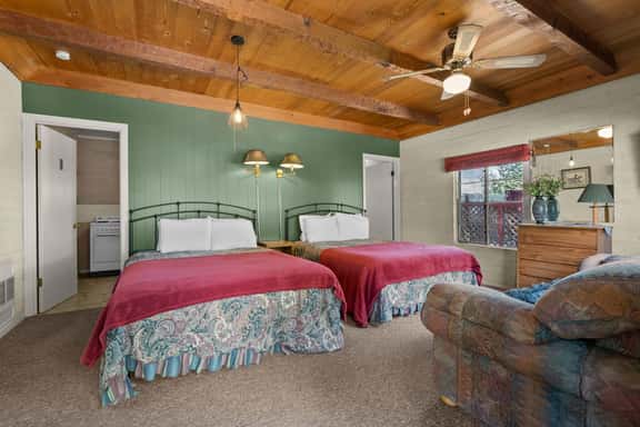 Family Sierra Cabin for 4 near Topaz Lake, Yosemite 2 Queens, Kitchen + Tub - Image 1