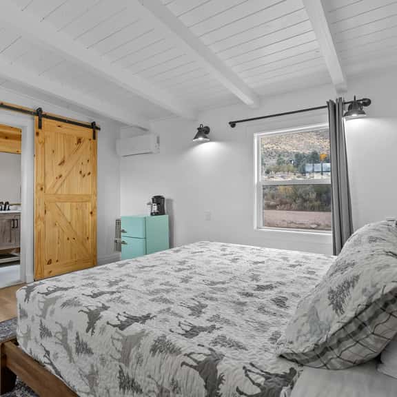 WWM 4 · 4 E. Sierra's base camp 2 Bed Suite, wifi WWM 4 - Image 1
