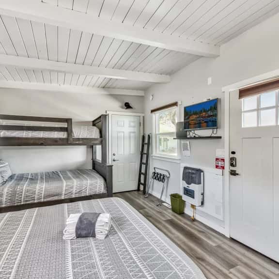 WWM 10 · 10 Family Adventure bunk suite, explore, relax - Image 1