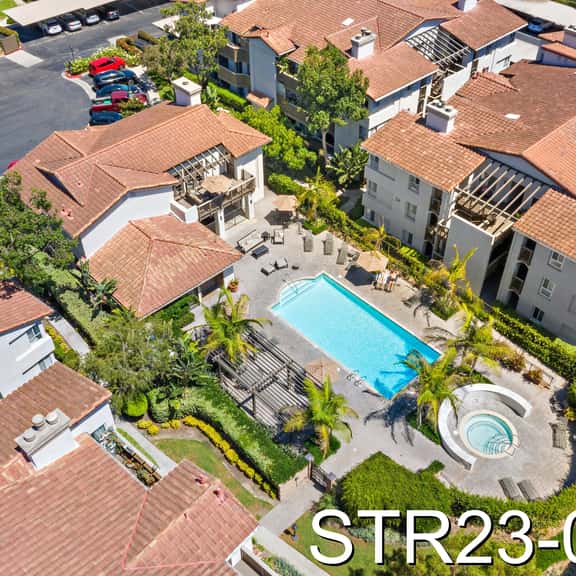 Cozy Condo in the prestigious Ritz Pointe community STR23-0051 - Image 1