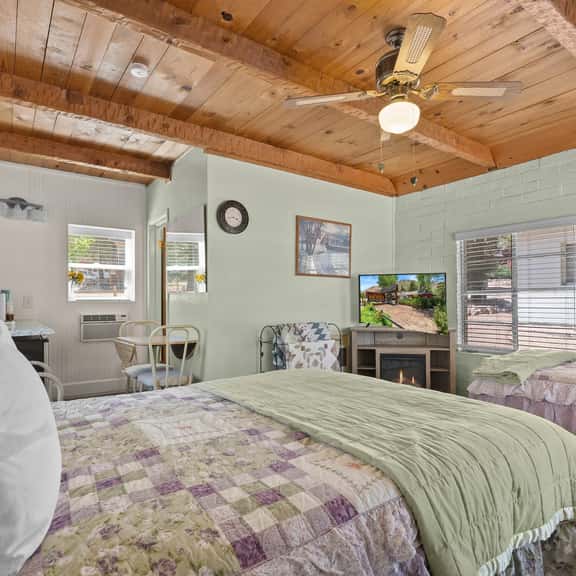 Cozy standalone cabin with fireplace and porch, minutes from Topaz Lake and the Walker River - Image 1