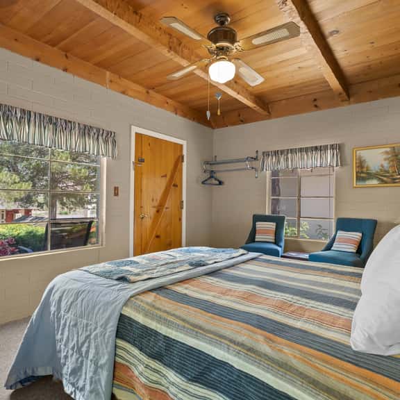 Comfortable cabin for two with full kitchen and a freshly updated bathroom, near Topaz Lake - Image 1