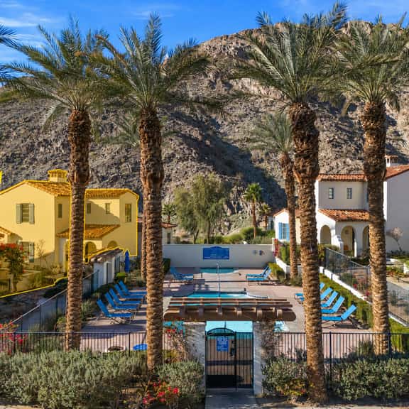 Family Friendly Legacy Villas Retreat- Mountain Views - Image 1