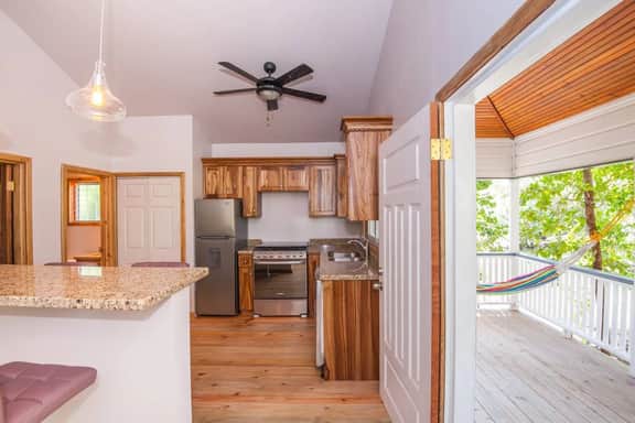 Sunnyside Bungalow 1 · Best snorkeling/diving on island 70yds off dock