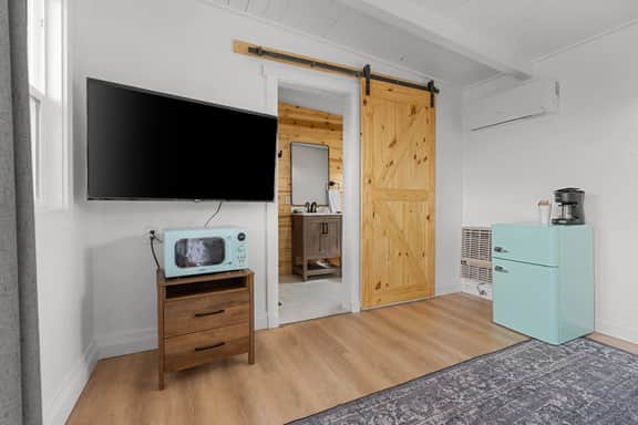 WWM 4 · 4 E. Sierra's base camp 2 Bed Suite, wifi WWM 4