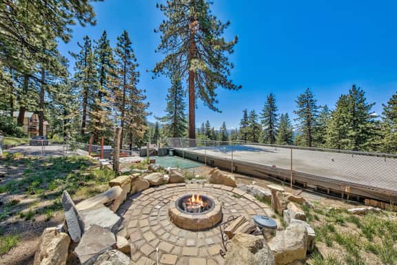 First level studio suite close to everything bike, ski, swim Zephyr Cove!