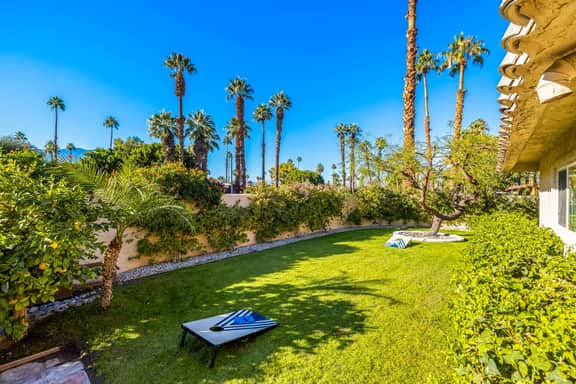 Private Pool/Spa Home in the Lovely Tamarisk Community