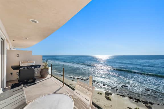 3 Unobstructed ocean view direct beach access! Oceanfront Villa with a Spectacular View (C)