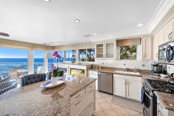 3 Unobstructed ocean view direct beach access! Oceanfront Villa with a Spectacular View (C)
