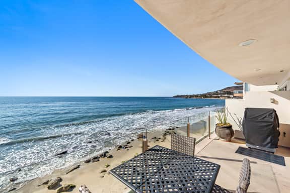 4 Experience the French Elegance of Martinique, the elegant Villa with a Balcony (D)