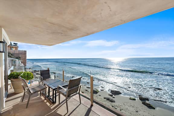 5  Seychelles, Spectacular ocean views, direct beach access, the Oceanfront Villa with loft (E)