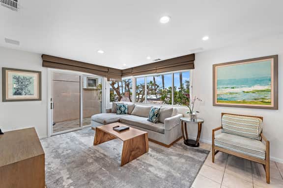 Location direct beach access stroll to main beach swim kayak+