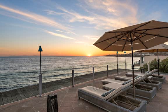 Location direct beach access stroll to main beach swim kayak+