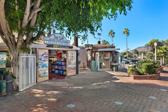 Ocean views, listen to waves, stroll to main beach SH 2