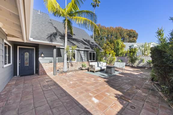 Kirmar Cove | California Calm 5 Bedroom Home with AC