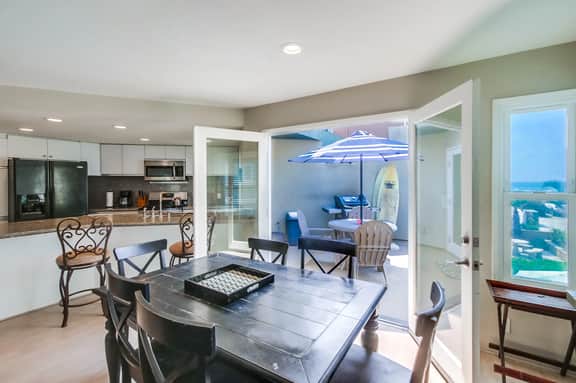 Mission Beach Family Haven: Ocean Views + Private Balconies + Garage