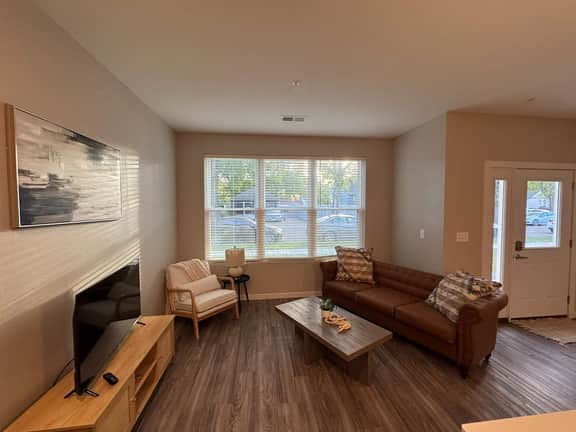 Elegant Townhouse near NDSU and Downtown Fargo #101