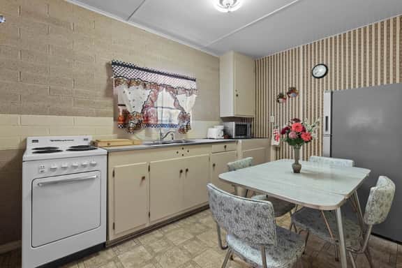 Family Sierra Cabin for 4 near Topaz Lake, Yosemite 2 Queens, Kitchen + Tub