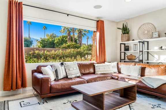 Private Pool/Spa Home in the Lovely Tamarisk Community