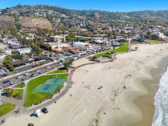 Ocean views, listen to waves, stroll to main beach SH 2