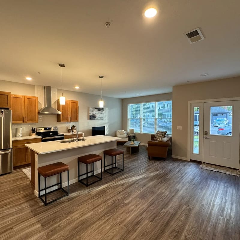 Elegant Townhouse near NDSU and Downtown Fargo #101
